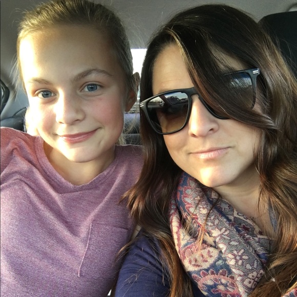 Meet your Posher, Tiffany - Picture 2 of 3